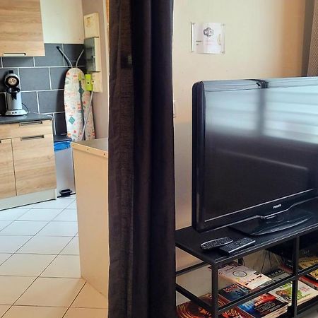 Ravissant Studio Prive 2 Pieces "Le Cosy" Tout Equipe Monchy-Saint-Eloi Exterior foto